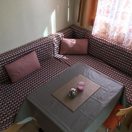 Mobile Home Avec Parking Chorges Bagian luar foto
