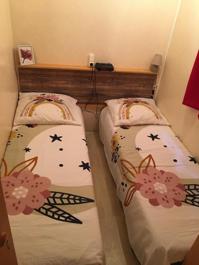 Mobile Home Avec Parking Chorges Bagian luar foto